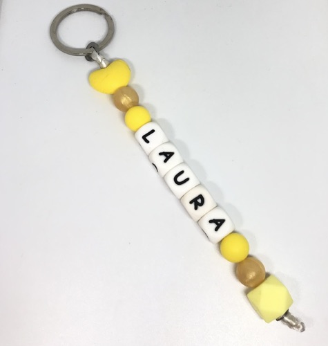 Porte clé jaune coeur silicone avec prénom Laura