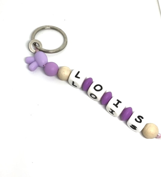 Porte clé bois violet lapin prénom Lois