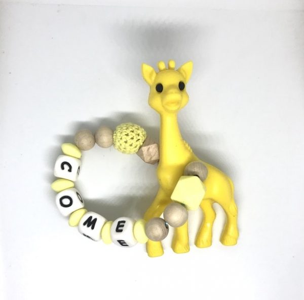 hochet-de-dentition-girafe-jaune-prenom