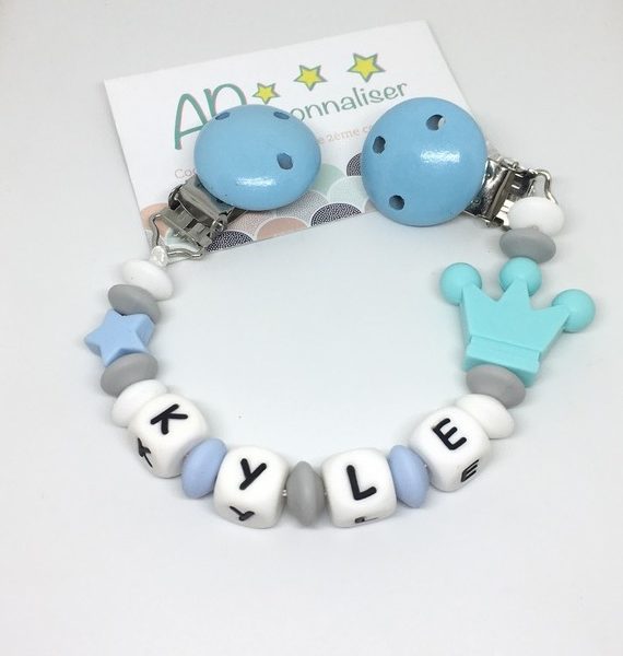 attache-doudou-couronne-bleu-etoile-blanc-gris