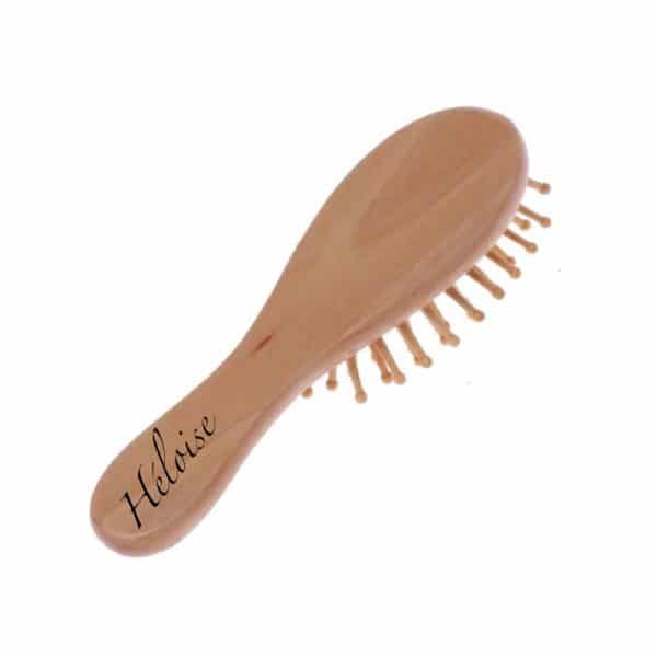 brosse-bois-avec-prenom-dos-pour-bebe-en-bois-apersonnaliser copie