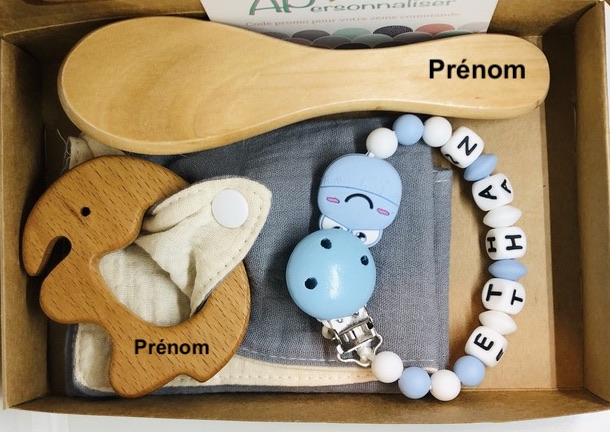 coffret-naissance-bavoir-elephant-attache-tetine-grenouille-brosse-poil-bebe-avec-prenom